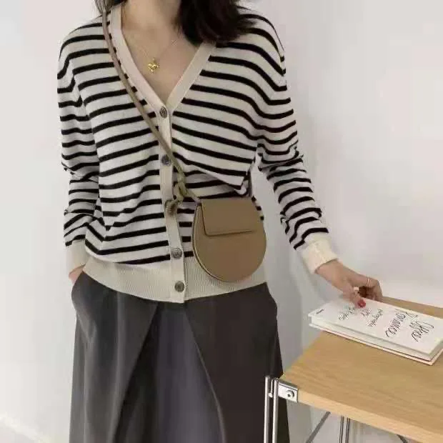 New 2023 Striped Fashionable cashmere sweater Cardigans women  Vintage Winter Spring Women's Sweaters Cardigans