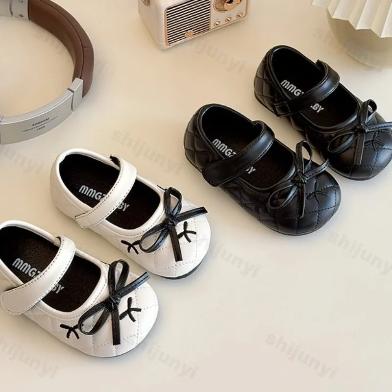 

Повседневная обувь для девочек, новинка весны 2024, детская элегантная модная обувь принцессы с бантом, детская удобная обувь на мягкой подошве на плоской подошве