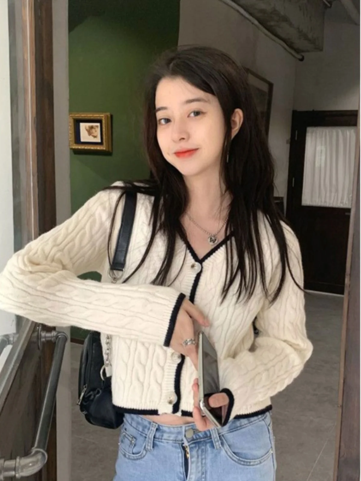 シックなニットセーター Vネック ツイストカラー ブロ ウィメンズ アウター カーディガン 春秋シーズン レギュラー スベ ロング ストレ...