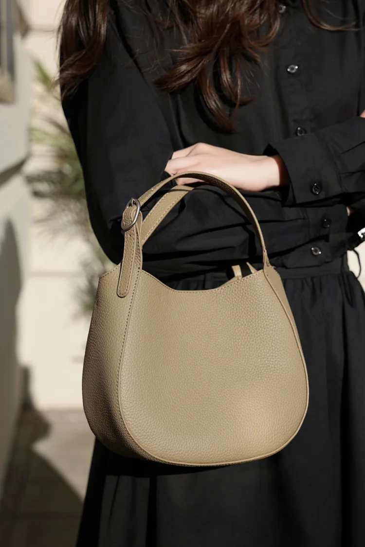 

2026 New Saddle Bag, Shoulder Bag, Handbag, Underarm Bag, Shopping Bag, Tote, Calfskin, European and American Style, Adjustable Shoulder Strap