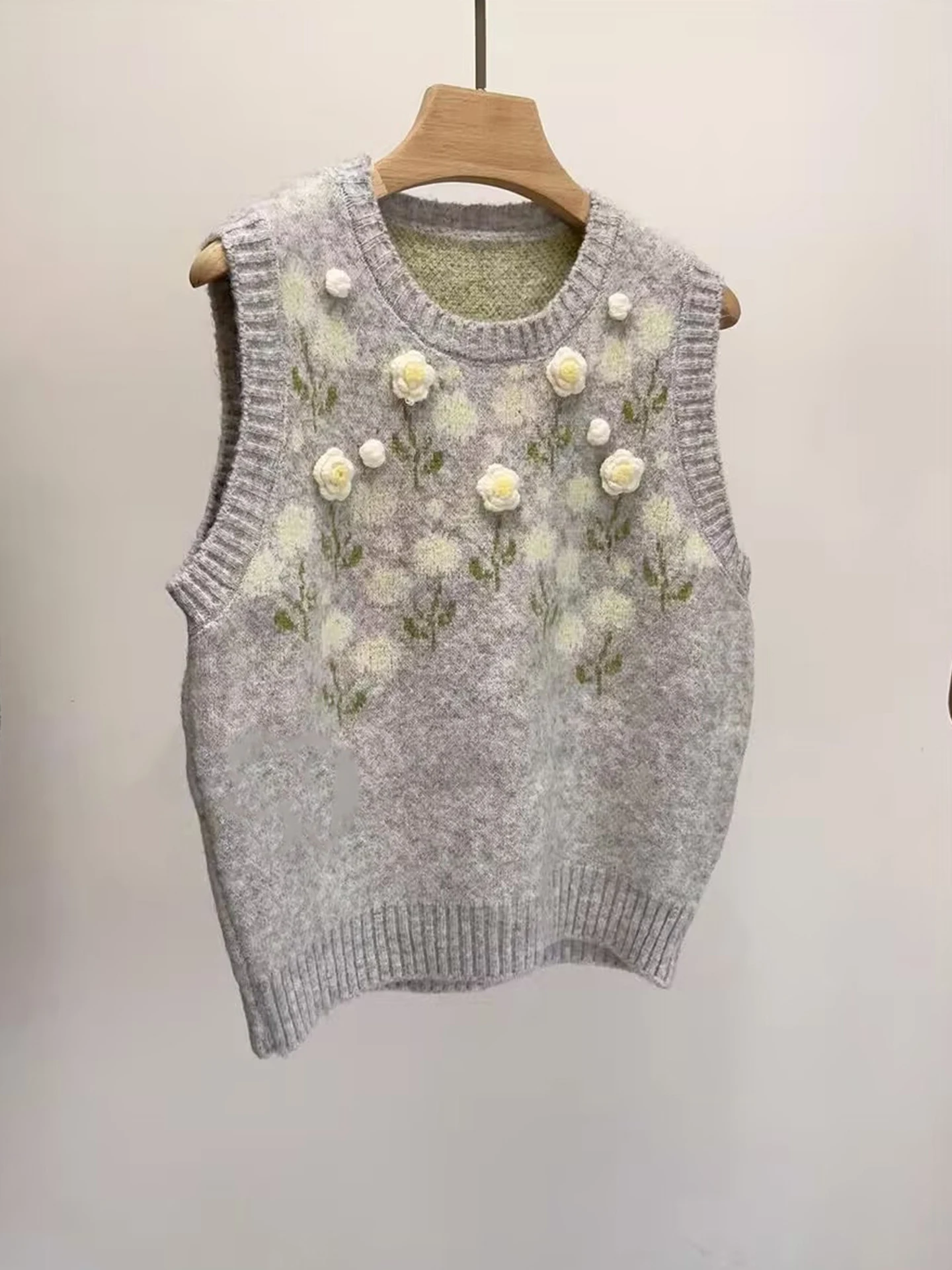 

Comfortable Knitted round Ne Vest Women's Svel Layering Top Sli Slimming Design Ideal for Autumn Season