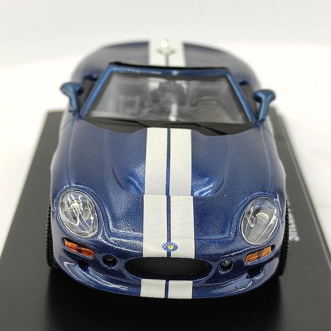 MAXI CAR Escala 1:43 SHELBY SERTES 1 Modelo de carro de liga conversível azul