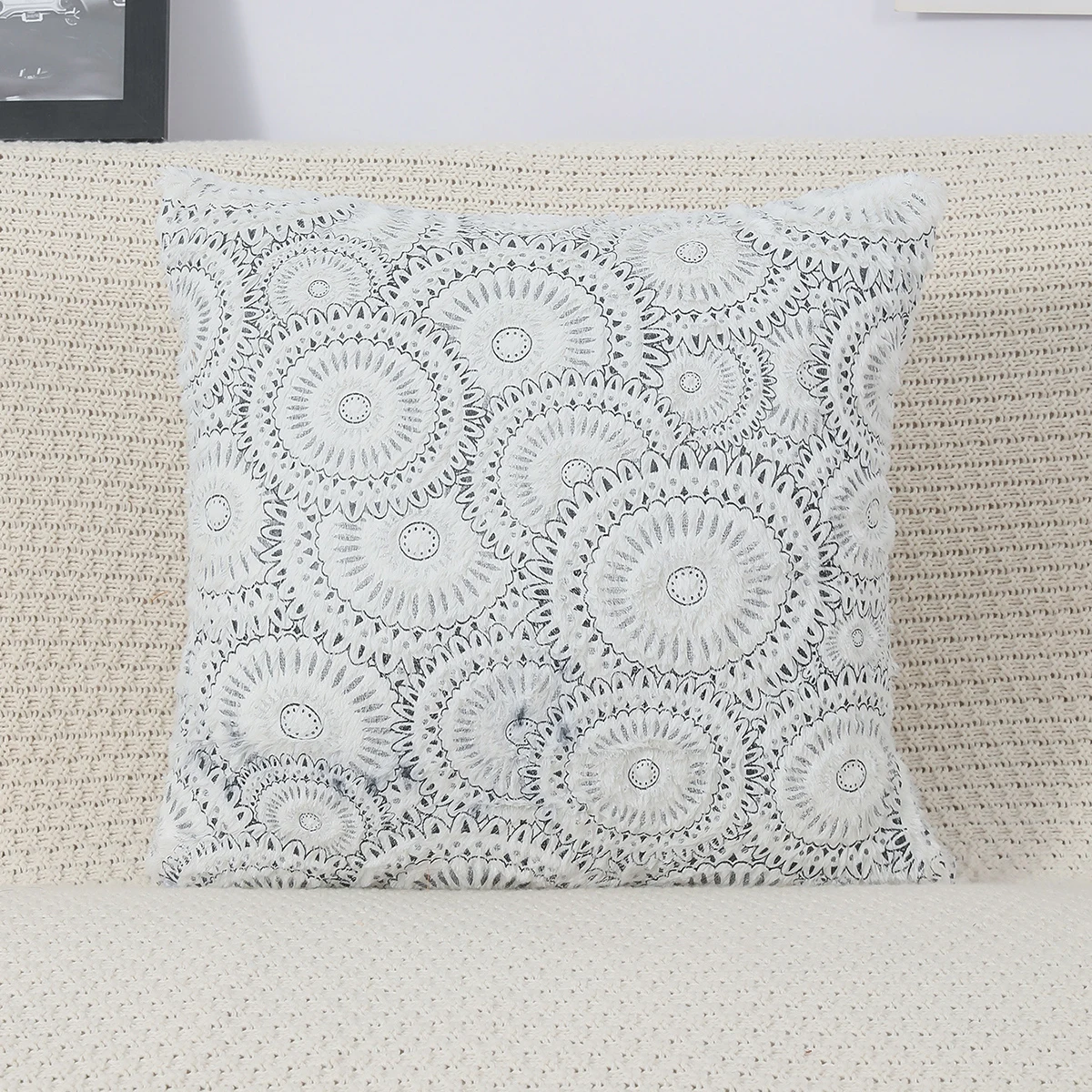 Pack of 2 soft gold-plated plush throw pillow cover with sunflower patterns, for sofa, living room,  car interior（no pillowcore）