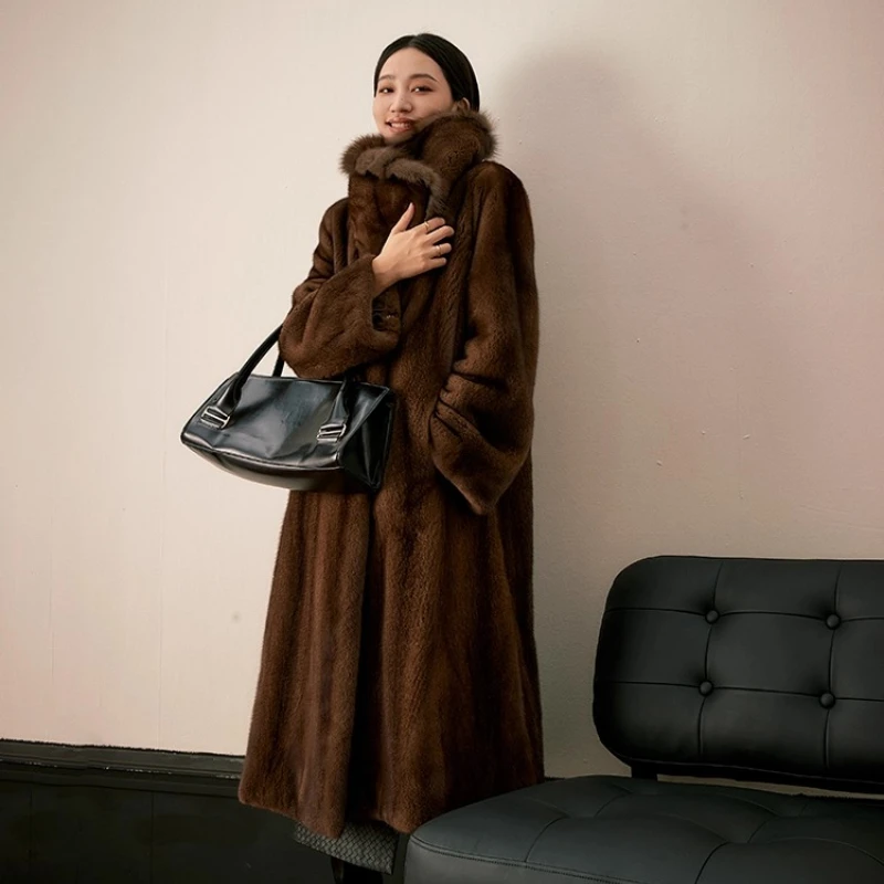 معطف فرو المنك الطبيعي من YOLANFAIRY معطف شتوي دافئ بياقة من الفرو وأكمام طويلة معطف طويل من فرو المنك الحقيقي نمط تنقل فاخر للنساء 2025
