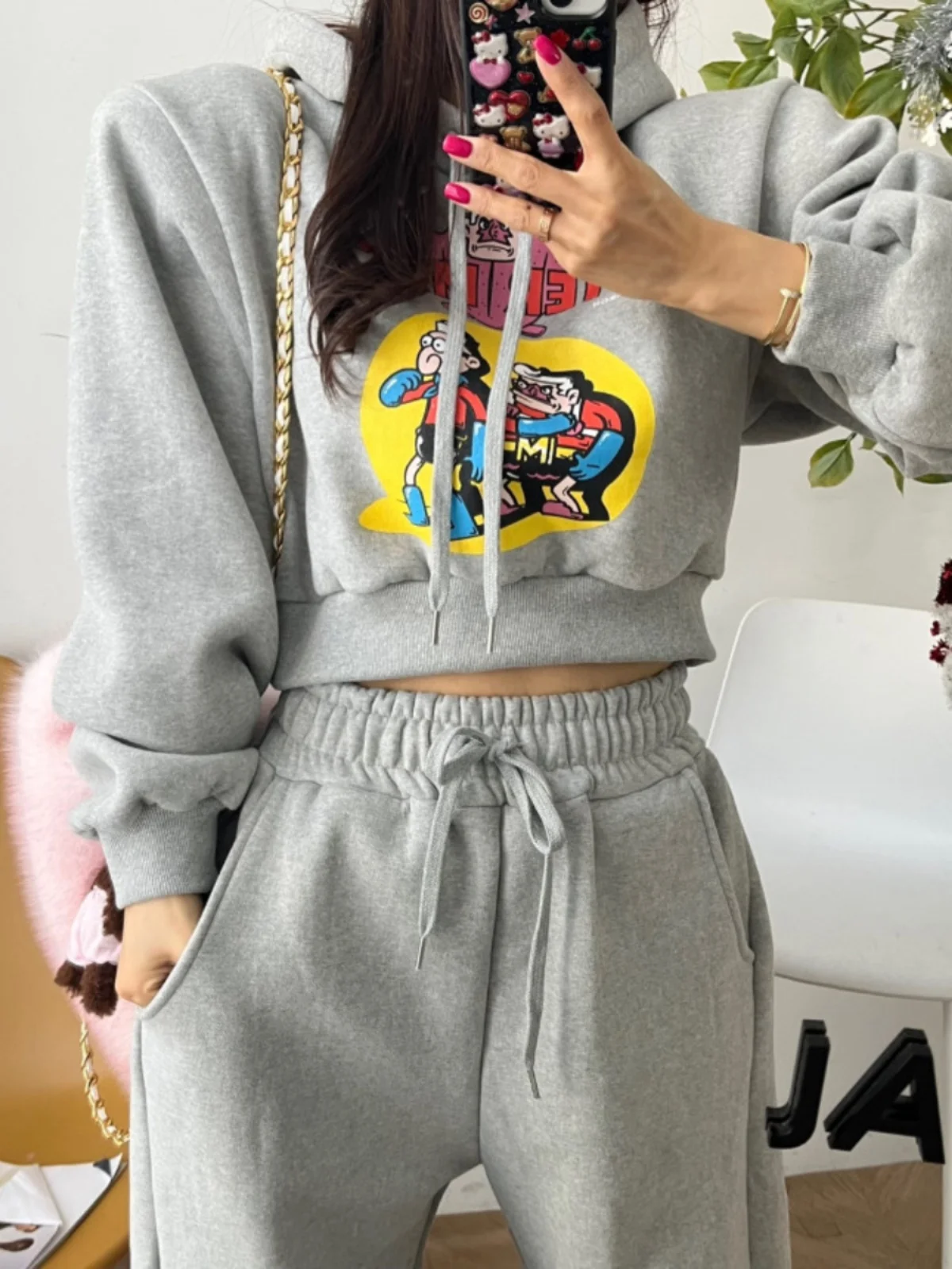 

Женский комплект: худи на флисовой подкладке и брюки свободного кроя с завязками на талии и манжетами, длинный рукав, хлопок, с принтом в виде букв