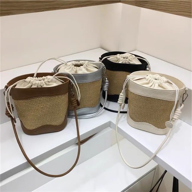 New Popular Trendy Bucket Bag 2024 Patchwork Designed Straw Shoulder Bag For Vacation Vintage Holiday Beach Woven Underarm Bags