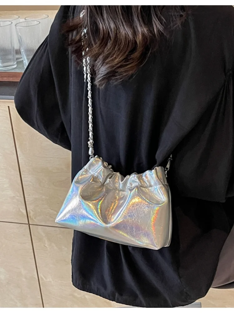 Sommer-High-End-Nische, bunte silberne Falttasche für Damen, 2025, neue leichte Luxus-Modekette, Umhängetasche, Handytasche