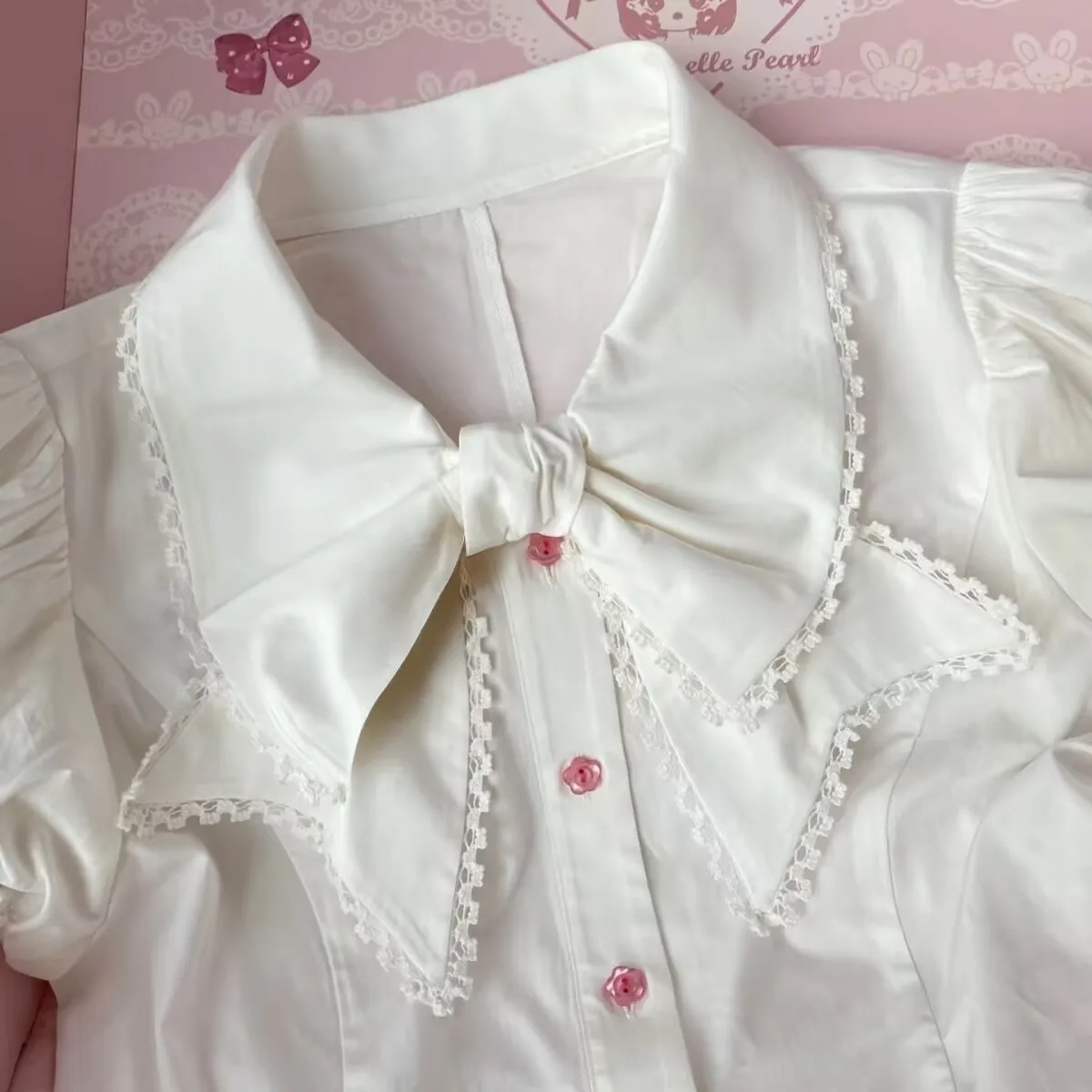 الصيف لوليتا قميص اليابانية جميلة تصميم الأزياء Kawaii الأبيض بلوزة المرأة الحلو الدانتيل قصيرة الأكمام قميص Y2k سليم القوس القمم