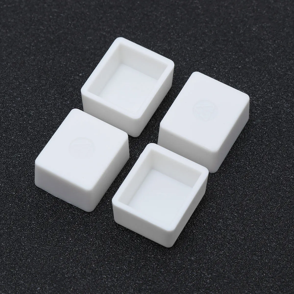 

100Pcs Watercolor Paint Pan Plastic Empty Half Pans Quick Clean Reusable Portable Watercolor Pans for Painting