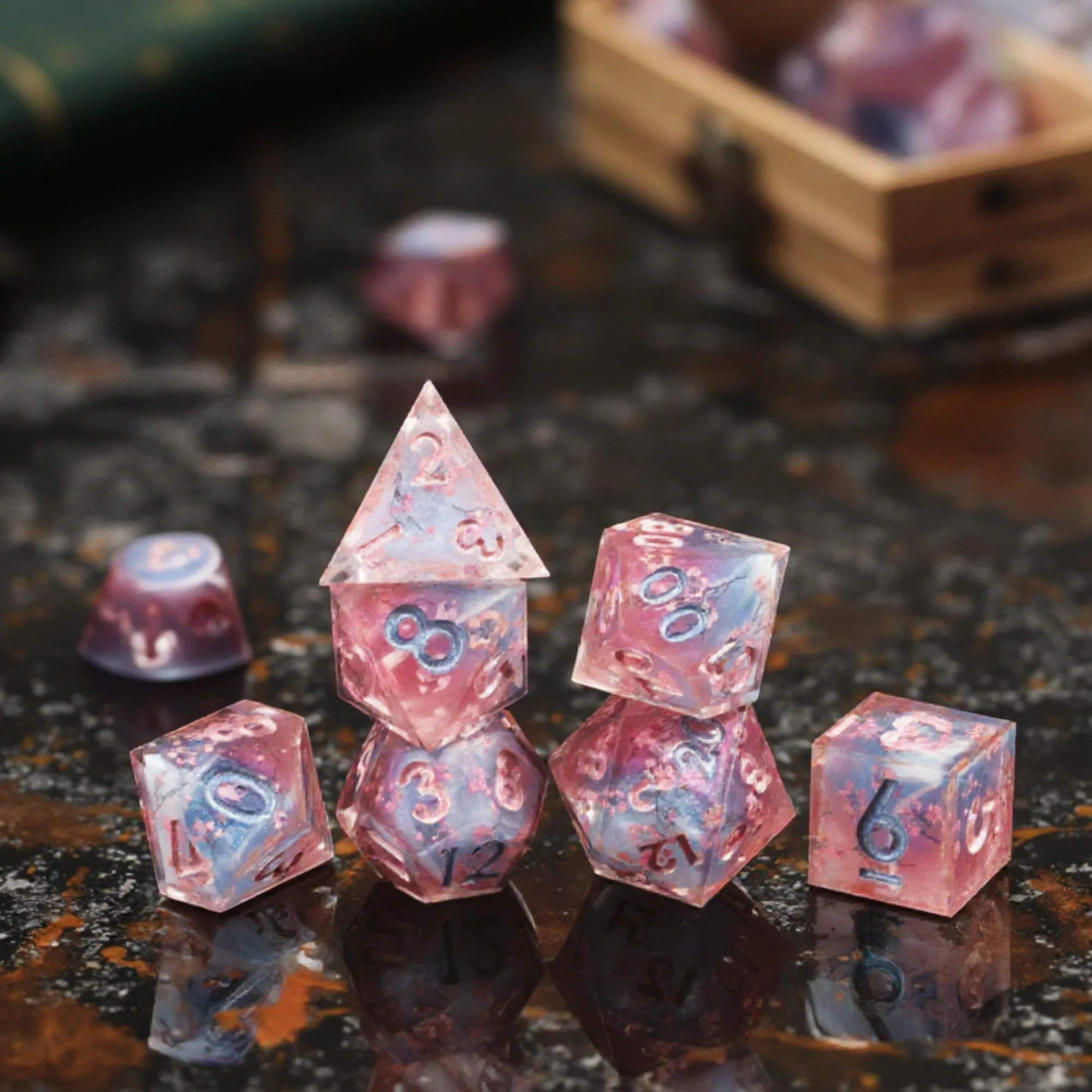 

Набор кубиков MINI PLANET Cherry Blossom DND, 7 шт./компл., многогранные кубики ручной работы из смолы для TRPG Dungeons & Dragons, набор острых игральных кубиков