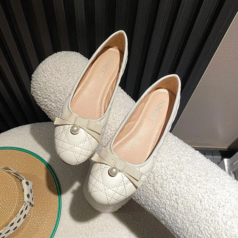 أحذية للنساء، أحذية مسطحة عصرية، أحذية كاجوال بمقدمة مستديرة من اللؤلؤ، أحذية بدون كعب من الجلد