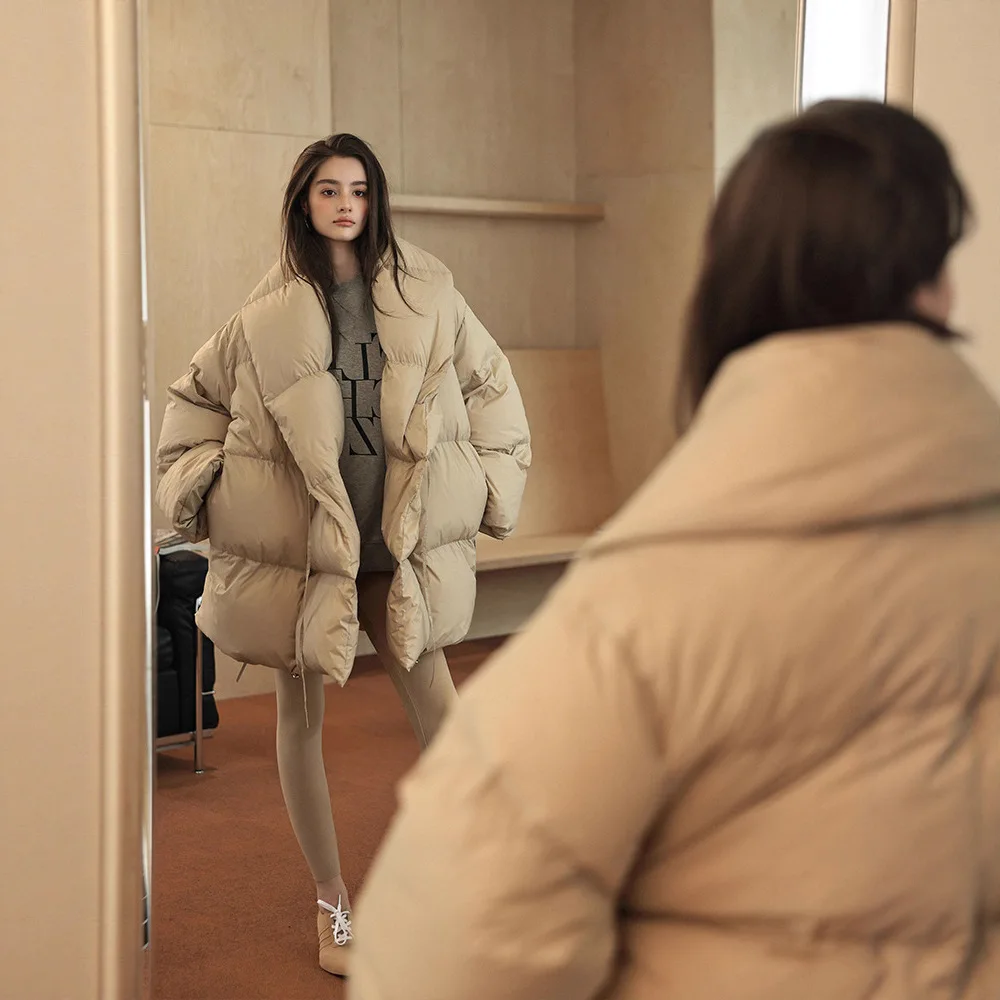 سترة نسائية شتوية جديدة لعام 2025 بياقة وشاح وياقة للركاب سترة كبيرة الحجم مقاومة للرياح