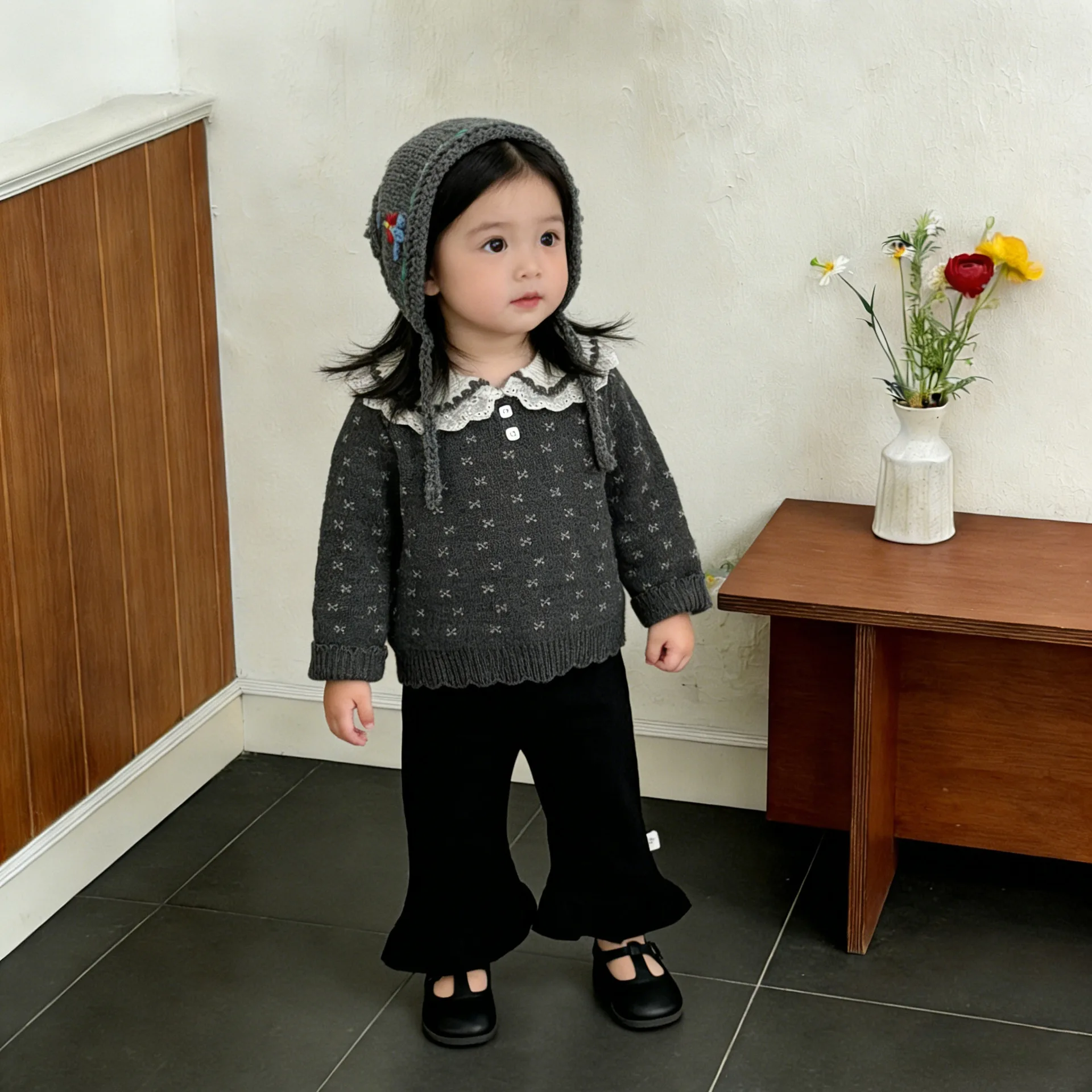 Girls Early Spring Gentle Lazy Doll Collar Knitted Sweater Spring and Autumn Baby Retro Floral Sweater Versatile Bell Pants