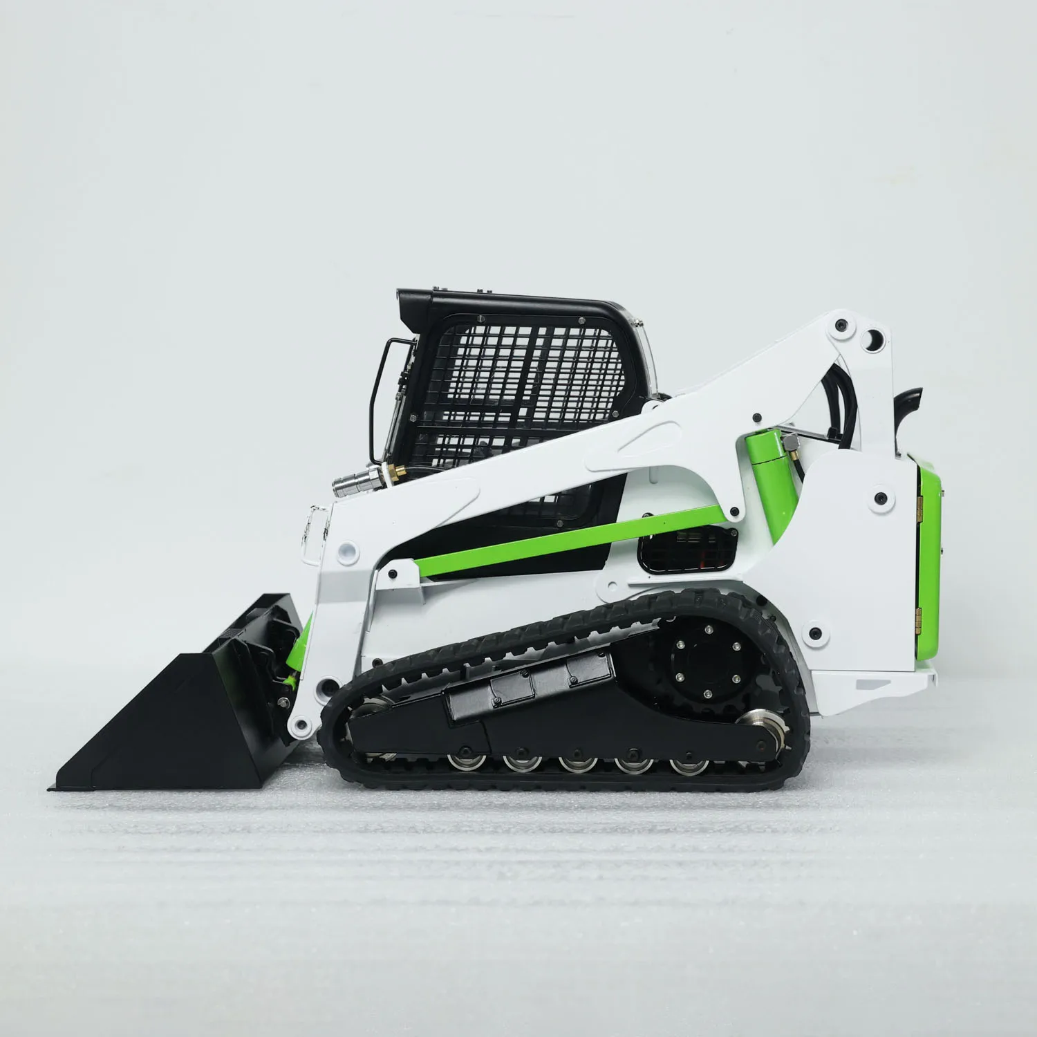 IN Vendita 1/14 RC Idraulico Skid-Steer Caricatore SM770 Telecomando Verniciato Camion Finiti Auto Sistema Audio Leggero RC Giocattoli Modello