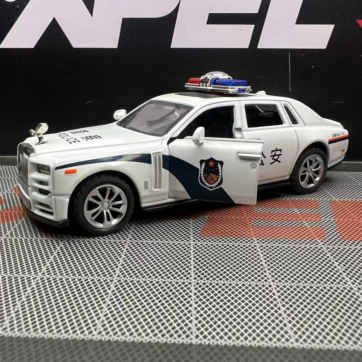 

1:36 Rolls-Royce Phantom police car Simulation Diecast Metal Alloy Model car Sound Light Pull Back Collection Kids Toy Gift