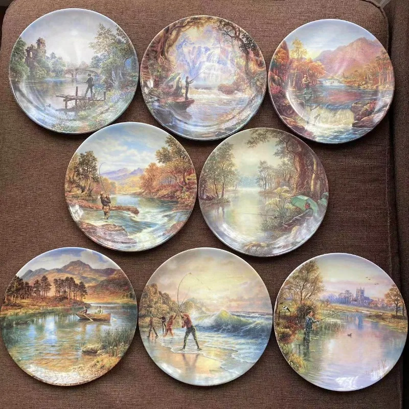 The whole set of medieval decorative landscape porcelain plates is closed, and the plates are arranged.