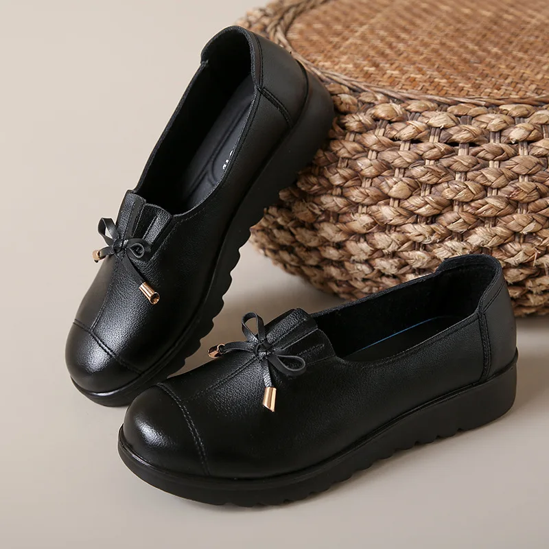 2025 أمي أحذية ربيع الخريف طبعة أحذية من الجلد لينة أسفل سطح ناعم المضادة للانزلاق أحذية نسائية مريحة المسنين متعطل #3