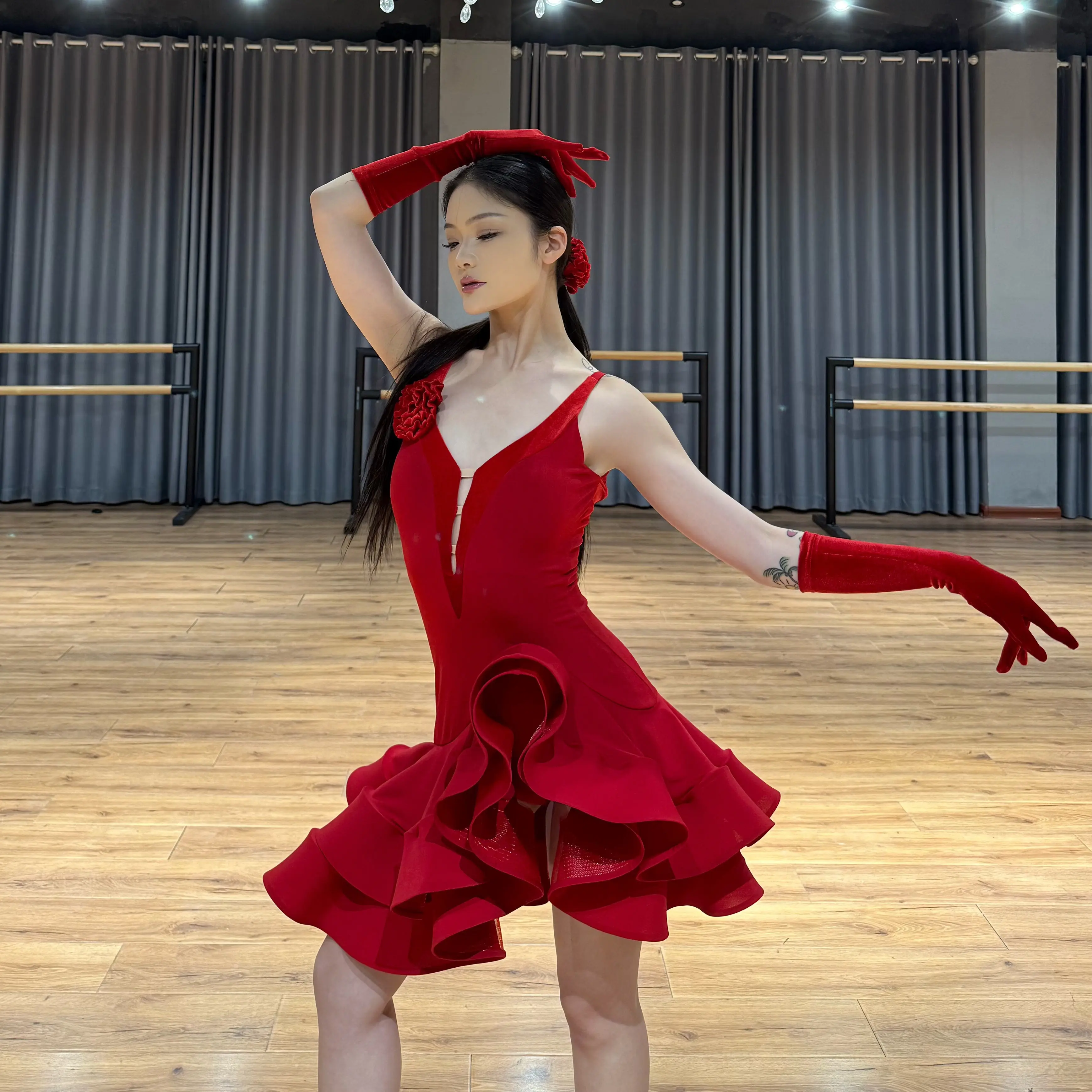 

2026 New Latin Dance Performance Costumes For Women Sexy Backless Tops Fishbone Big Swing Skirts Suit Adult Latin Wear DQS21898