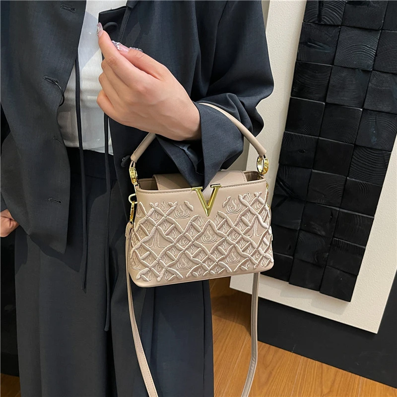 

Effortless Style Messenger Bag Women Multifunctional Shoulder Bag Easy To Wear For Busy Lifestyles And Schedules
