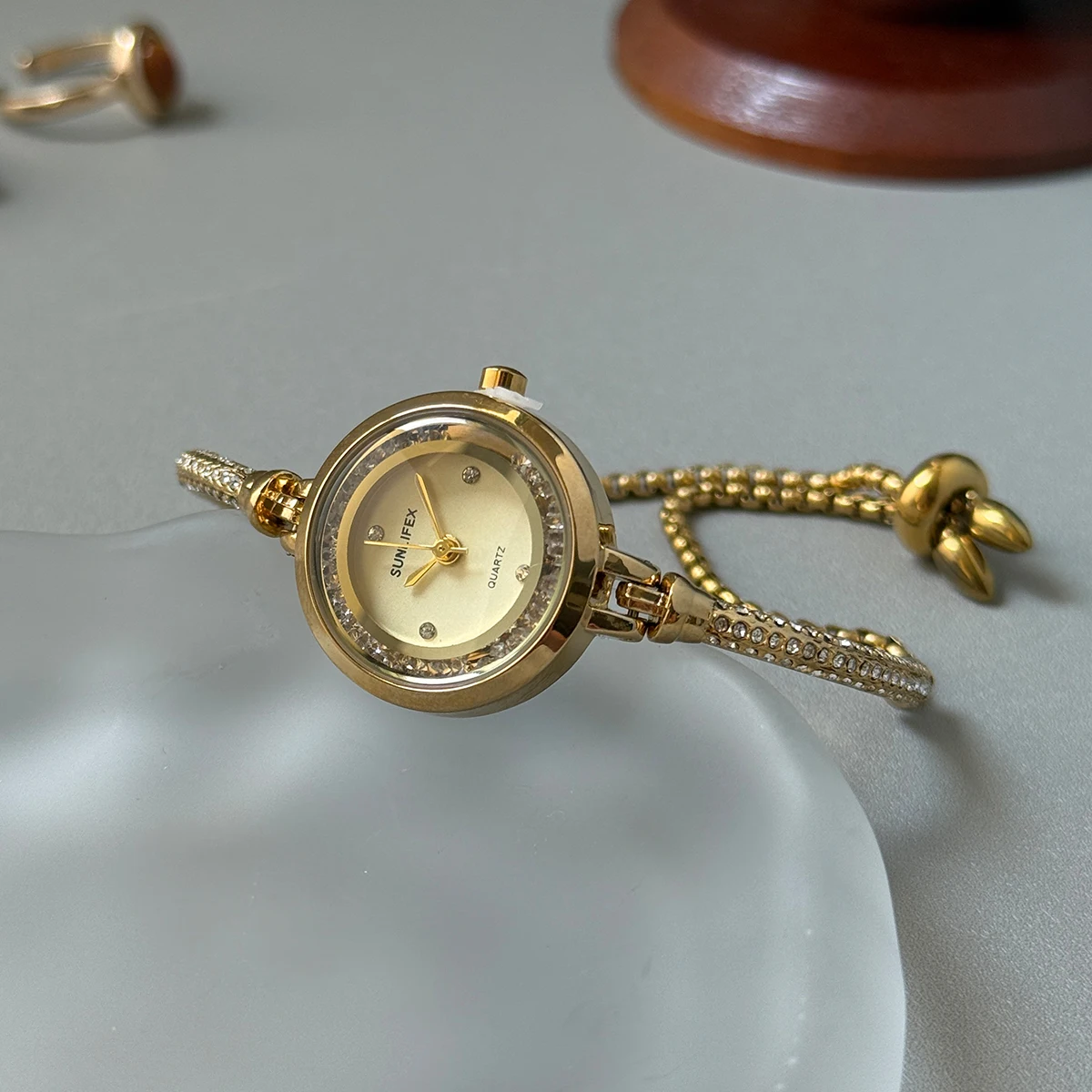 Orologio da donna con strass di lusso Orologio da donna con cinturino in oro pregiato per bracciale regolabile Orologio da polso femminile Orologio da donna Relojes