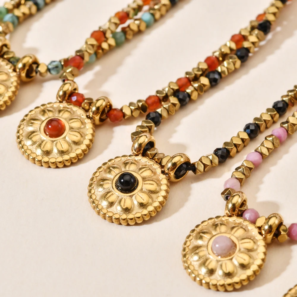 Vintage Türkis-Perlen-Choker-Halskette mit trendigem Sonnenstein-Anhänger, Edelstahl-Halskette, wasserdichter Schmuck für Frauen – Detail 2