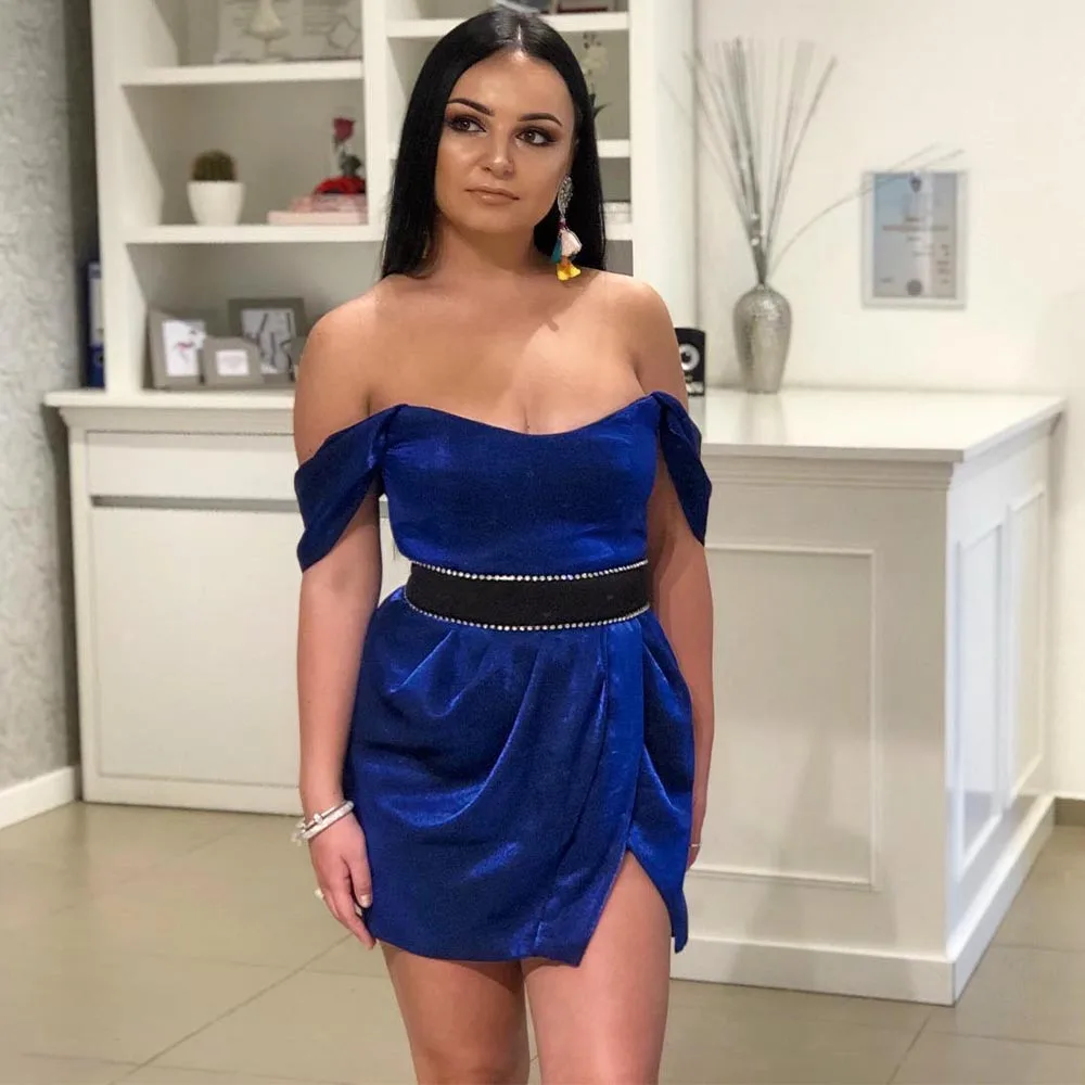 

Dark Royal Blue Cocktail Dress 2023 Off the Shoulder Sexy Mini Cocktail Gowns For Women Beading Velvet Short Evening Party Dress