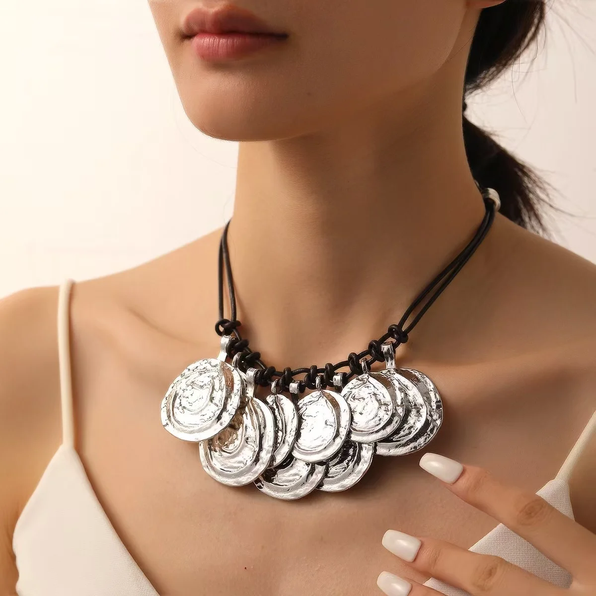 Elegant Vintage Exaggerated Metal Coin Pendant Handmade Wave Chain Necklace Rope for Women Girls Fashionable Party Jewelry Gifts