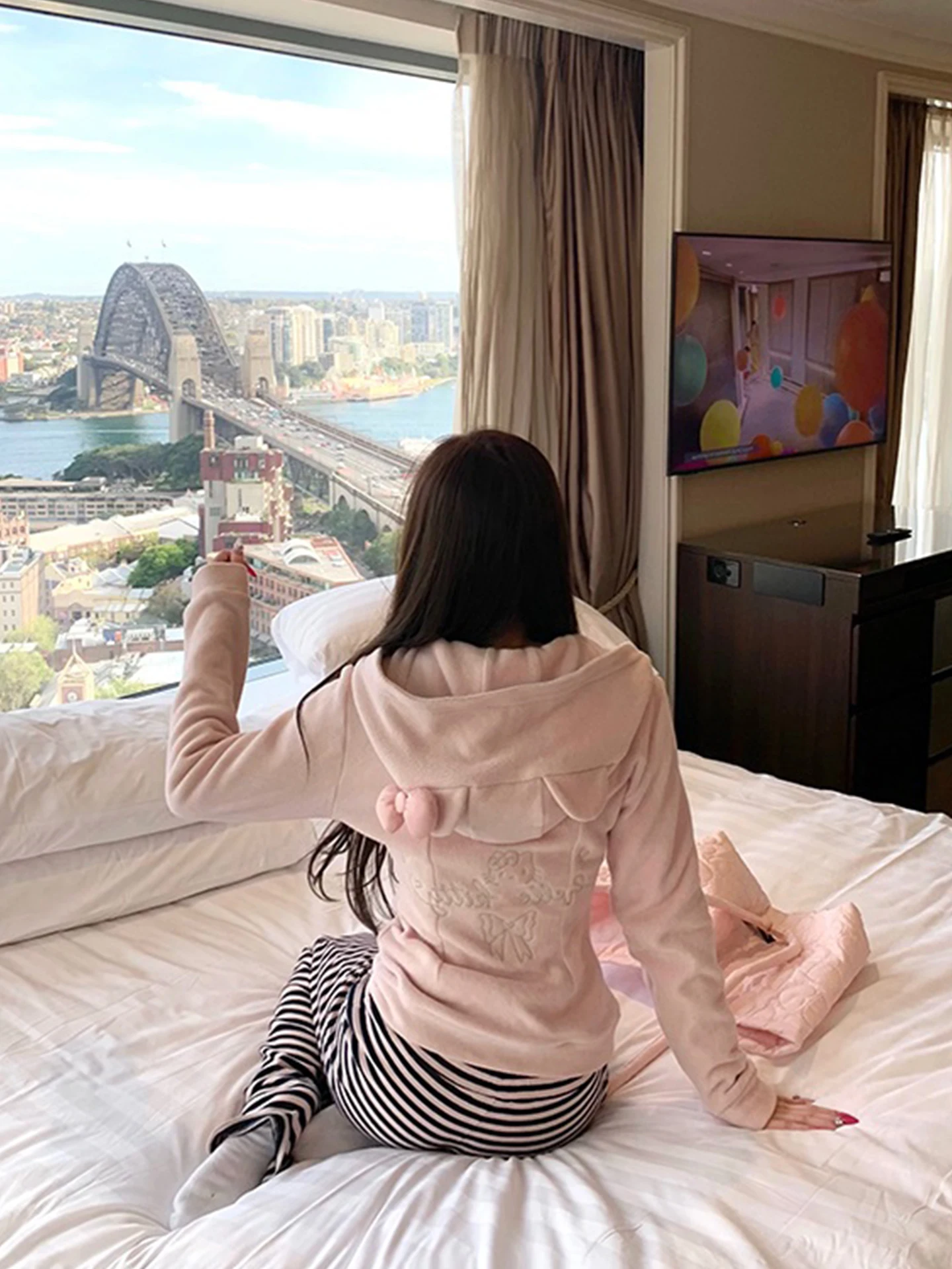 

Розовая женская толстовка с капюшоном и вышивкой, укороченная куртка в корейском стиле, универсальная верхняя одежда для повседневной носки