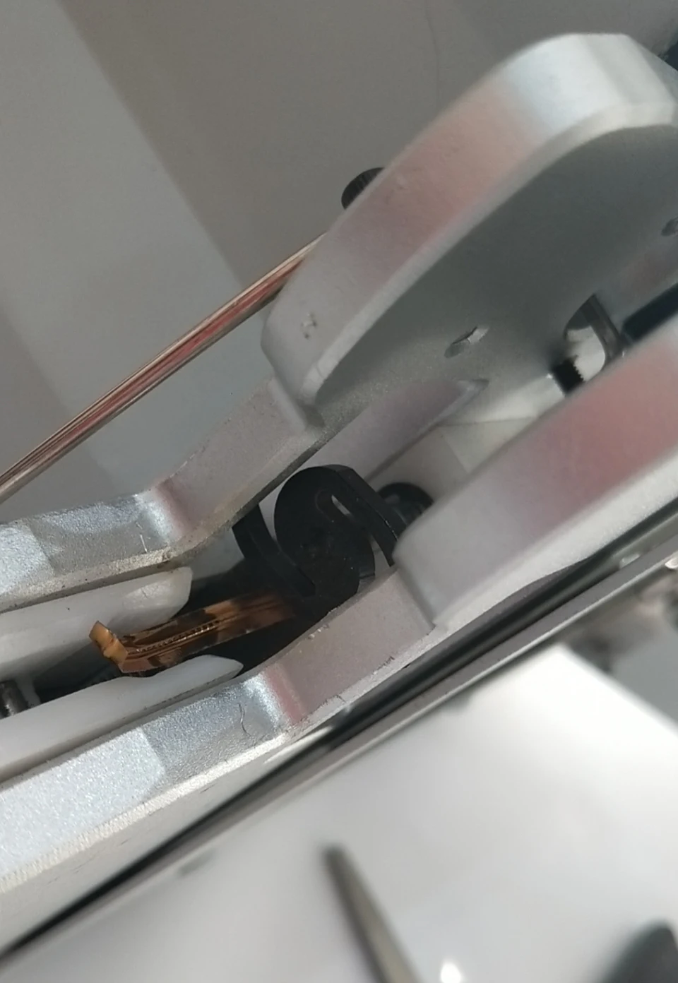 Semi-automatic cable ties and lollipop wrappers for bread bags and metal kink food applications