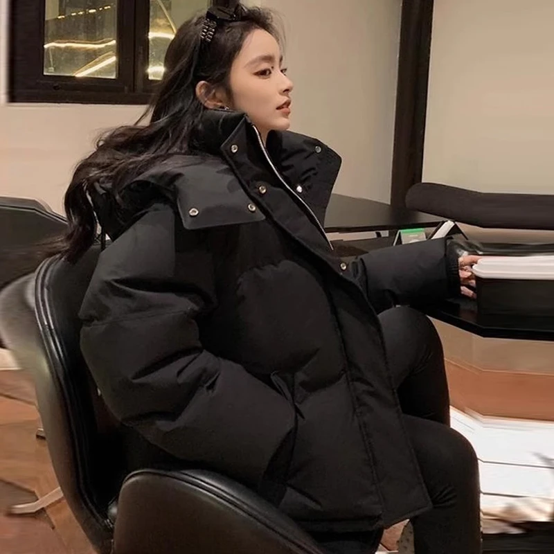 

Новая зимняя женская хлопковая куртка с воротником-стойкой, свободного кроя, утепленная, короткая, в корейском стиле, маленький размер, модель «хлебный пуховик»