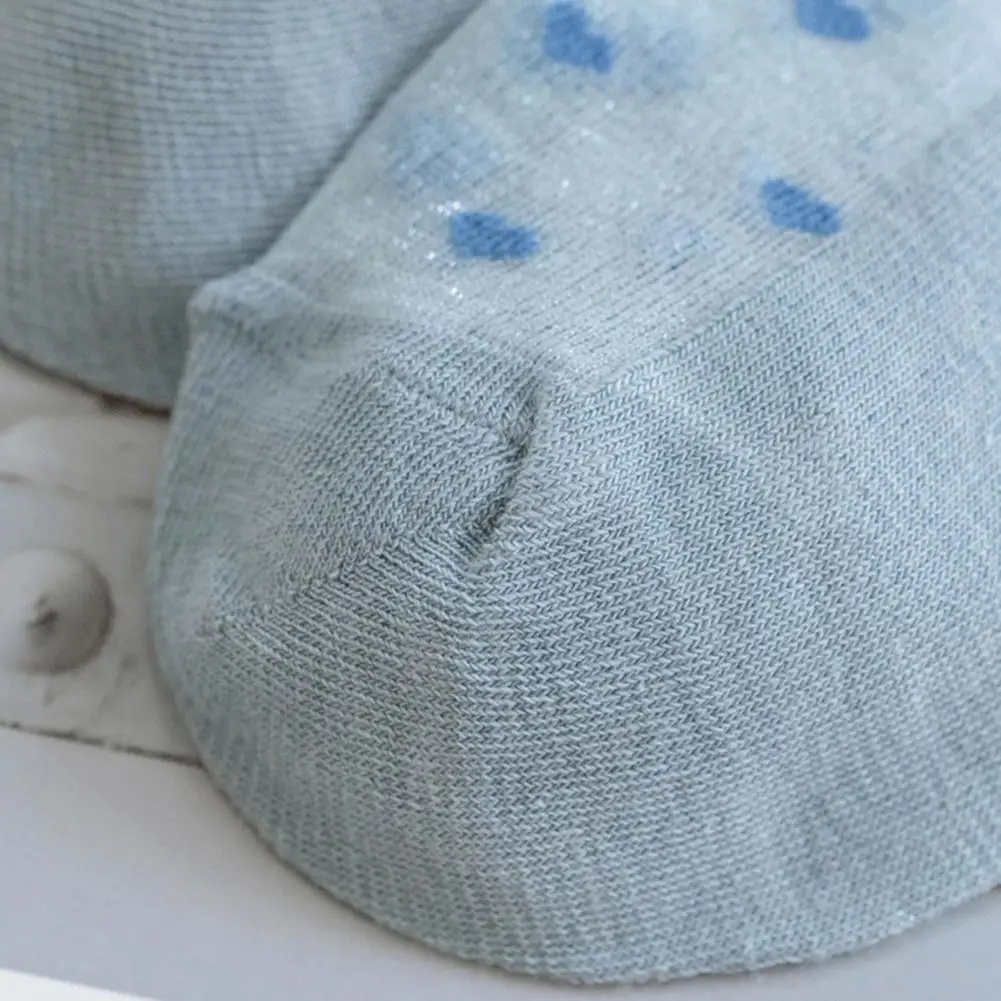 جوارب صيفية رفيعة للغاية ورائعة شفافة من خلال جوارب الكاحل النسائية اليومية مطبوعة على شكل قلب جوارب شفافة شبكية مكشكشة قابلة للتنفس