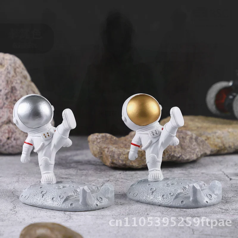 Nordic Creative Astronaut Mobile Phone Holder Resin Light Luxury Children's Room Decoration Golden Astronaut Design Gift Idea
