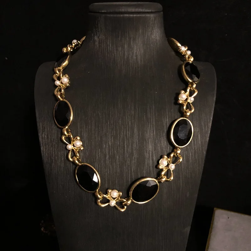 Antique Gold Light Luxury Design Sense Necklace and Earring Suit Black Colored Glaze Inlaid Jewel Diamond All-Match Necklace