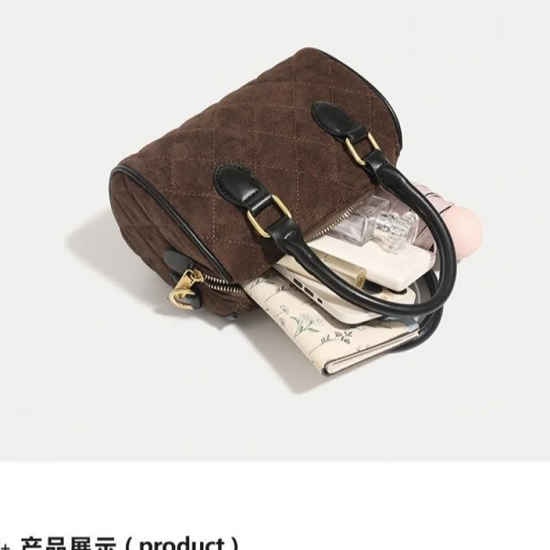 

Fashionable Trendy Leather Purse Bag For Leisure With Vintage Style And Unique Messenger Commuter Function