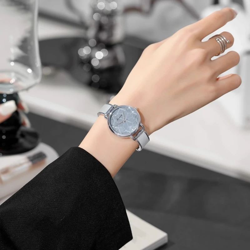 

Элегантные роскошные женские часы, нишевые брендовые студенческие часы 2025 года, новая модная тенденция, простые водонепроницаемые кварцевые часы, подарок на день рождения