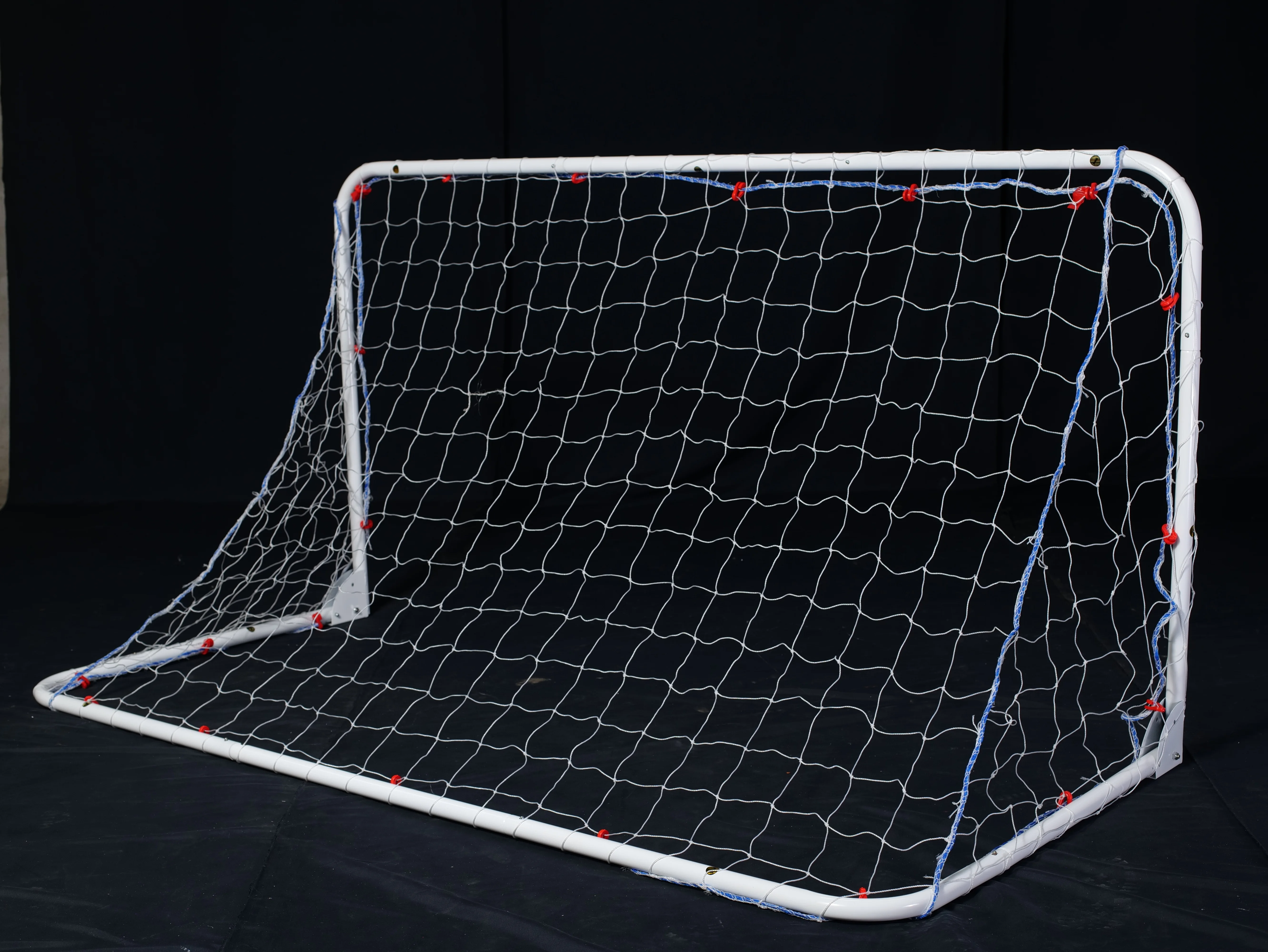 Porta de fútbol portátil con red de fútbol infantil.