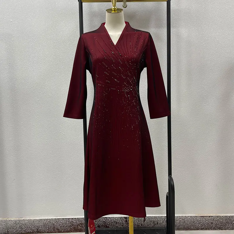 

Элегантное платье средней длины для свадебного банкета, высококачественная ткань, V-образный вырез, обычные рукава, модное, для женщин старше 40 лет