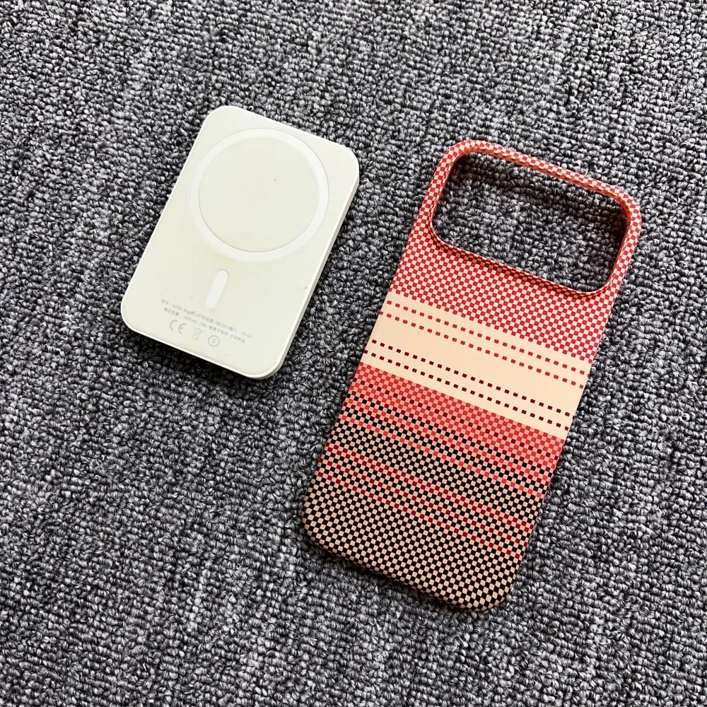 Dünne Linienmuster aus Kohlefaser für MagSafe Magnetische Hülle für iPhone 18 17 16 Plus 15 Pro Max 14 13 12 Rahmenlose PC-Stoßfängerhülle – Detail 18