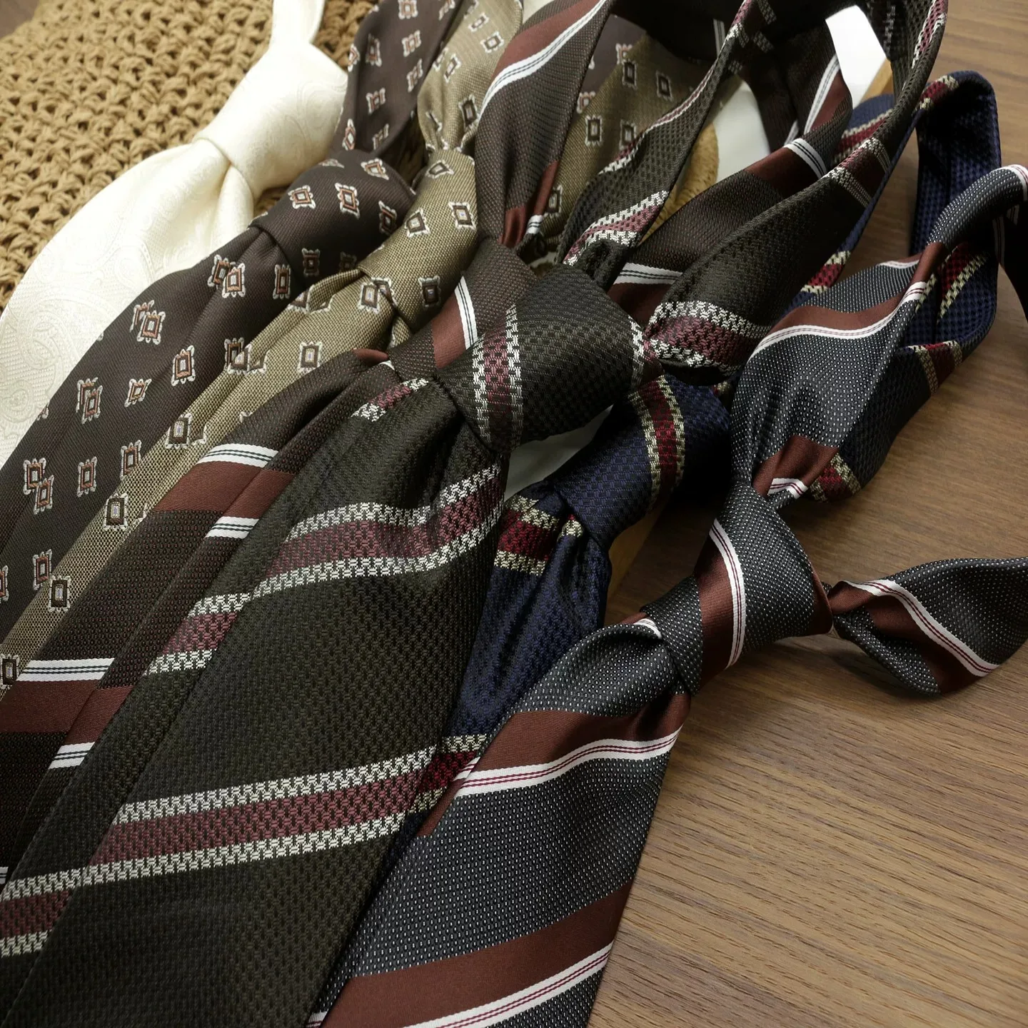 2026 New Design Navy Brown Floral Neck Ties For Men Polyester Jacquard Pointed End Neckties Fashion Casual Dots Striped Tie 8CM