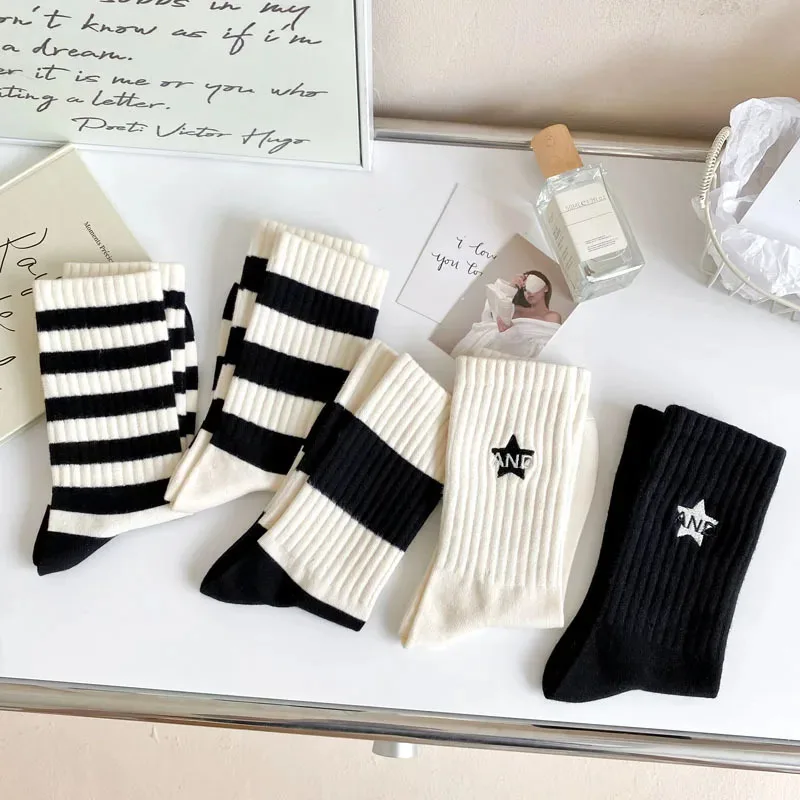 5 Pairs Of Women\'s Black And White Striped Socks Set Minimalist Style Embroidered Pentagram Women\'s Sports Socks