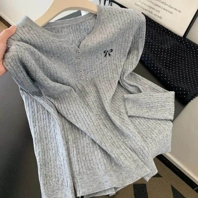 

Bow Gray Embroidered V-neck Long-sleeved Sweater for Women Autumn Thin Sweater Top