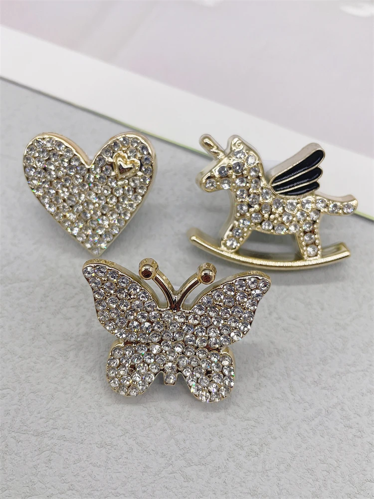 2PCS Schmetterling Bär Schnürsenkel Charms DIY Dekorationen Bling Pferd Schnürsenkel Schnalle Zubehör Abnehmbare Herzförmige Schuh Clips – Detail 3