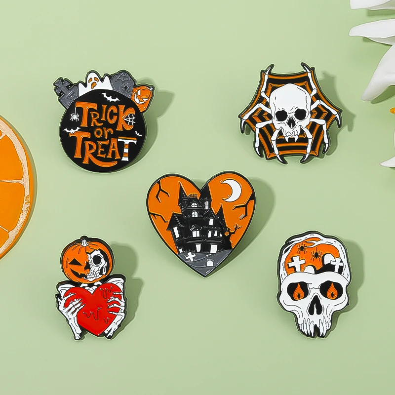 Lovely Ghost Enamel Pins Custom Wholesale Scary Skull Pumpkin Cartoon Serie Brooches Gothic Lapel Badges Halloween Jewelry Gift