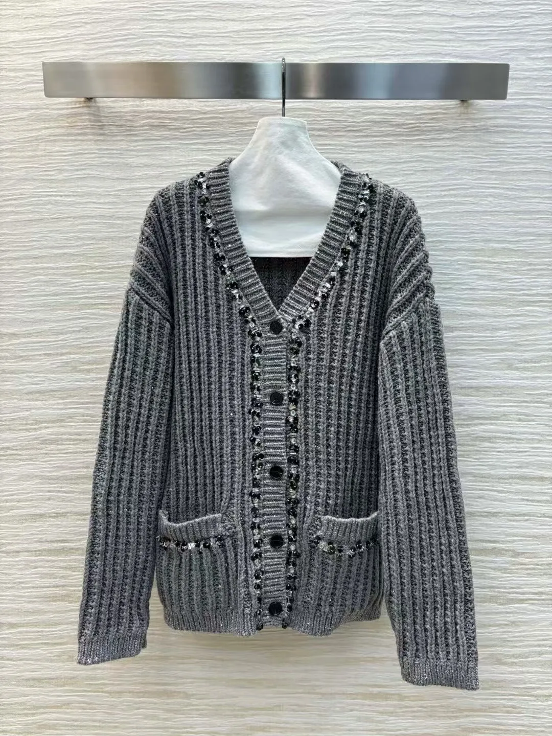 High end customized women's V-neck knitted cardigan