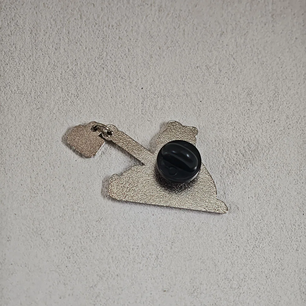 Pizza Tower Emaille-Pins, Gustavo und Brick Broschen, Lustige Spiel- und Film-Meme-Metallabzeichen mit Käse-Anhänger, Anstecknadel-Geschenk – Detail 3