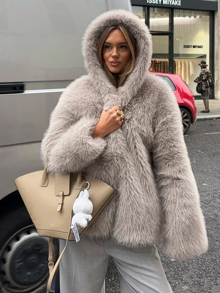 

Women Fur Jacket 2025 Winter Fashion Solid Color Long Sleeves Hooded Fur Short Jacket Women Hight Street Leisure Coat