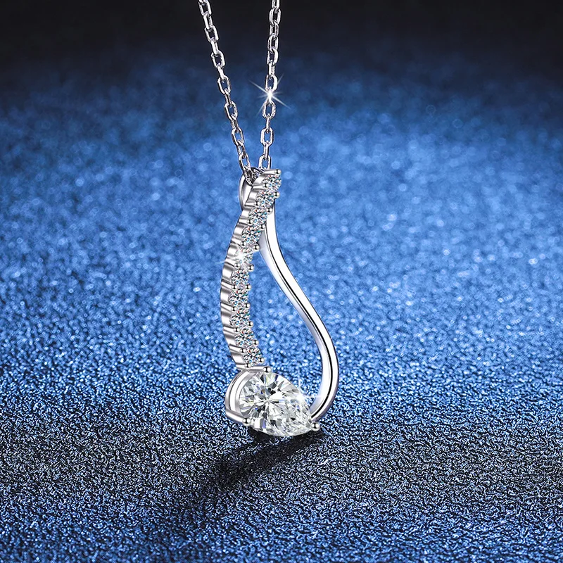 

Platinum PT95018k Gold Pendant, European and American High End, Alien Water Drop Moissanite Pendant, 1 Carat Moissanite Necklace