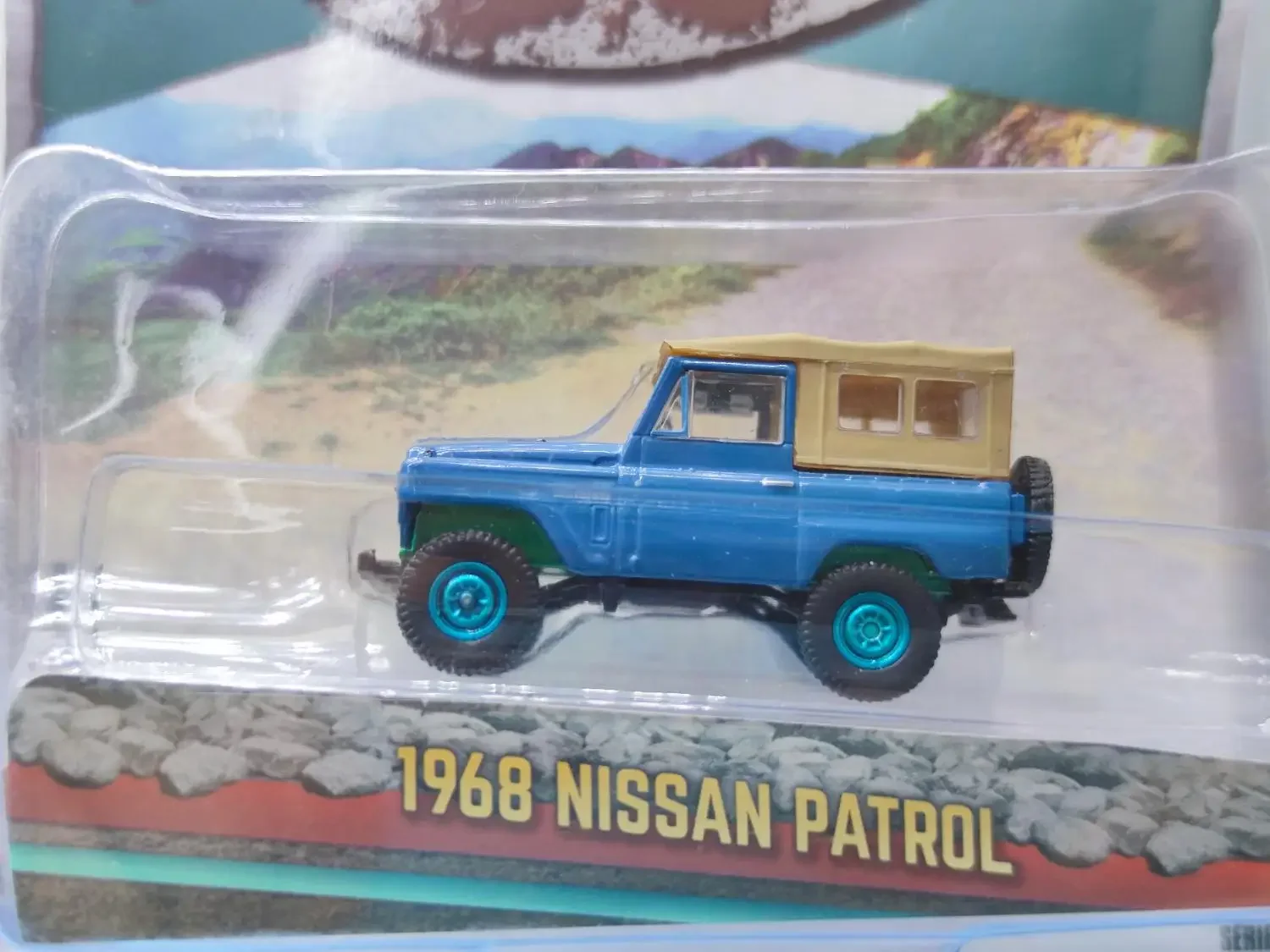 Collection de modèles de voitures Nissan Patrol Green Edition, 1968, 1: 64