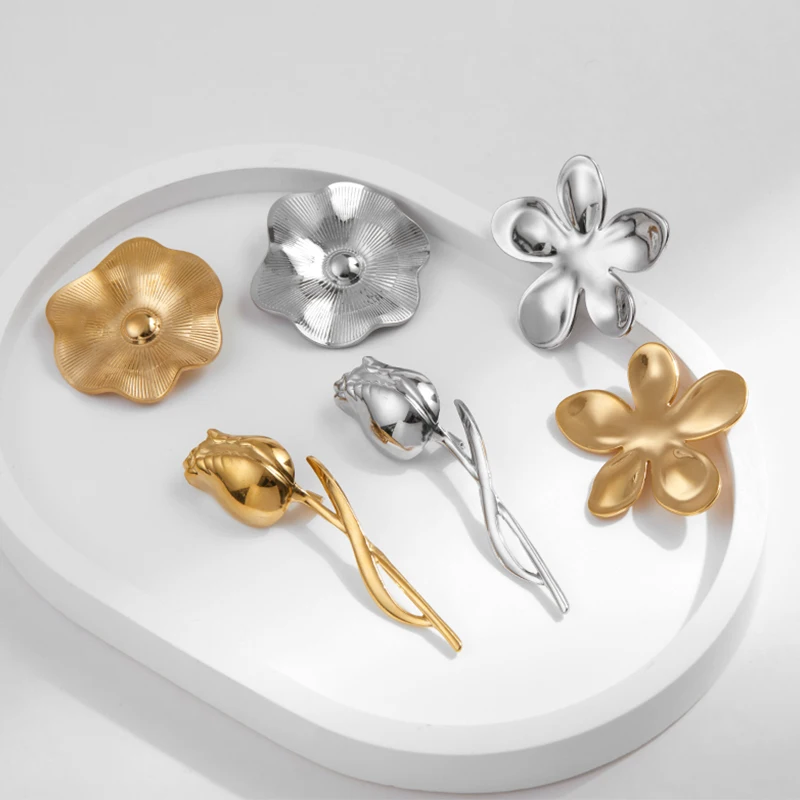 Loe |    Metall Edelstahl Blume Broschen Neue Corsage Kostüm Zubehör Schmuck Charme Bijoux für Frauen Großhandel