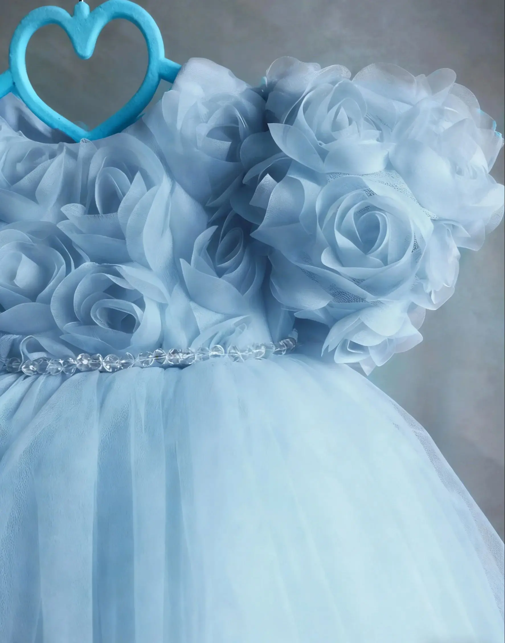 فساتين جميلة لفتاة الزهور لحفلات الزفاف مخصصة بأكمام قصيرة مطرزة بالخرز من التول منتفخ للأطفال فستان التواصل الأول لأعياد الميلاد